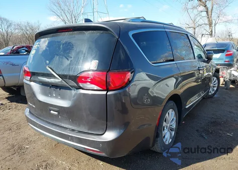 2018 Chrysler Pacifica Touring L Plus z USA, uszkodzony, nr VIN 2C4RC1EG6JR104140